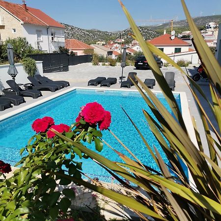 Villa Barbara & Zoran With Heated Swimming Pool Seget Vranjica Exterior photo