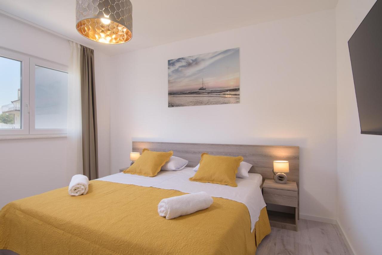 Villa Barbara & Zoran With Heated Swimming Pool Seget Vranjica Exterior photo