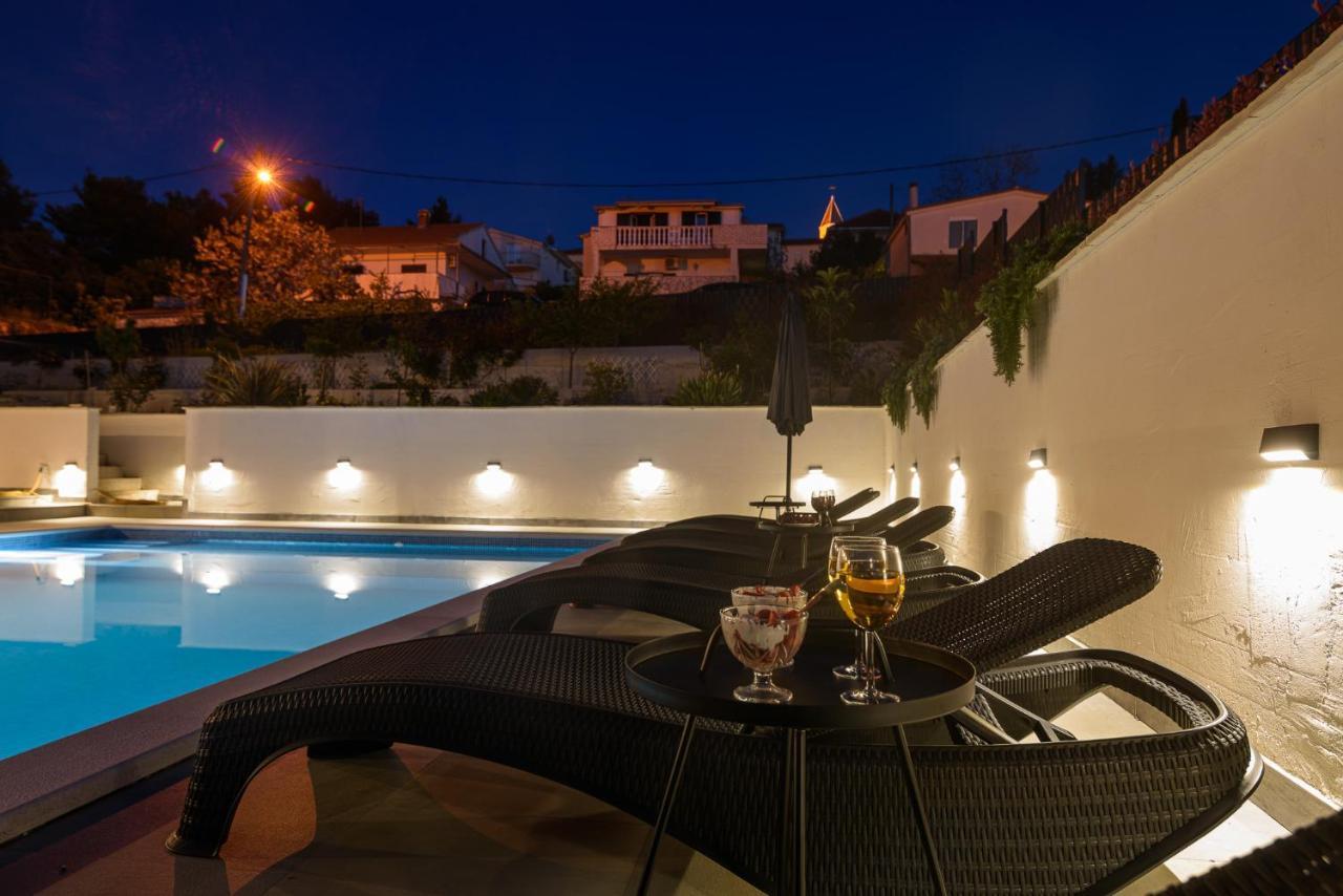 Villa Barbara & Zoran With Heated Swimming Pool Seget Vranjica Exterior photo
