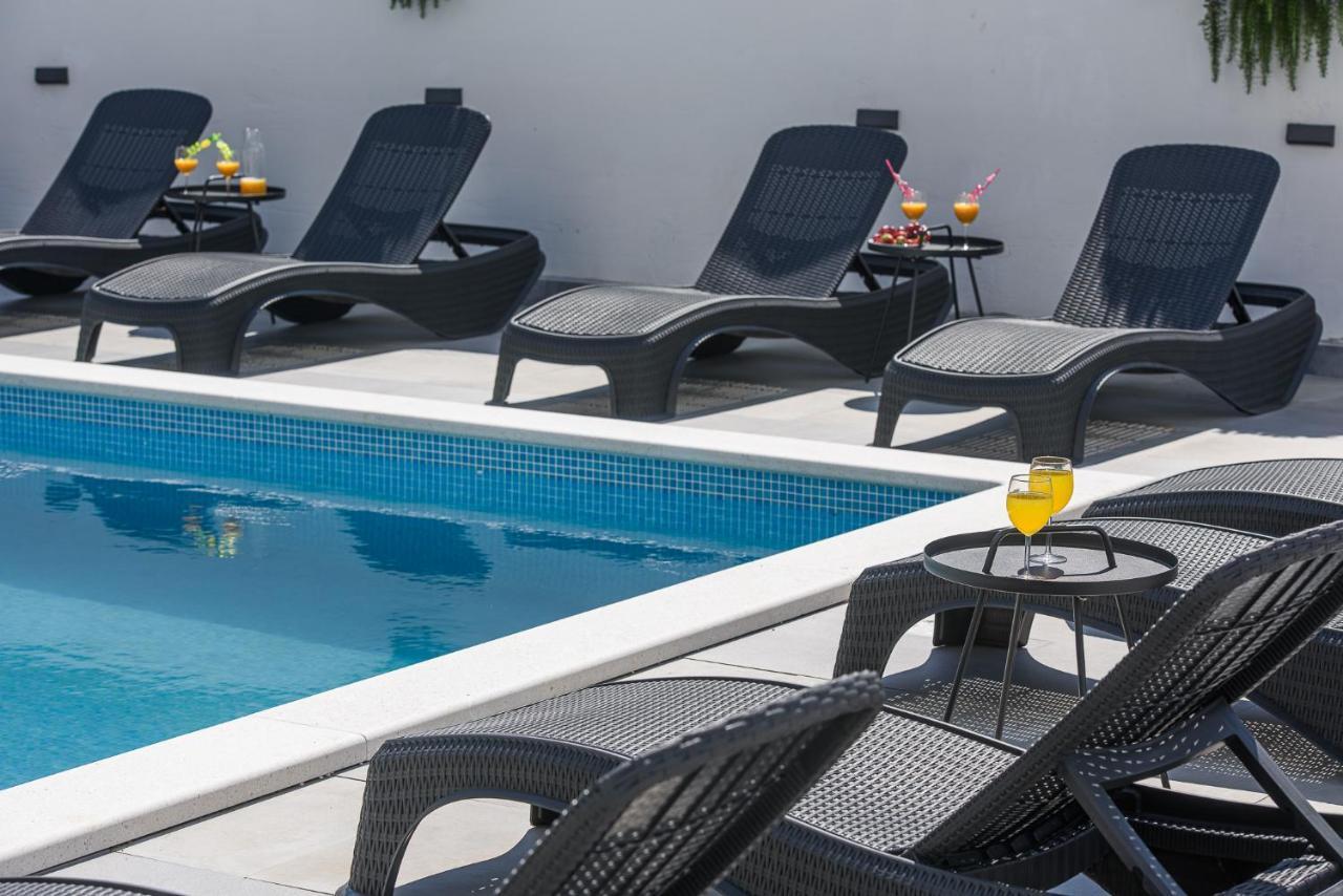 Villa Barbara & Zoran With Heated Swimming Pool Seget Vranjica Exterior photo
