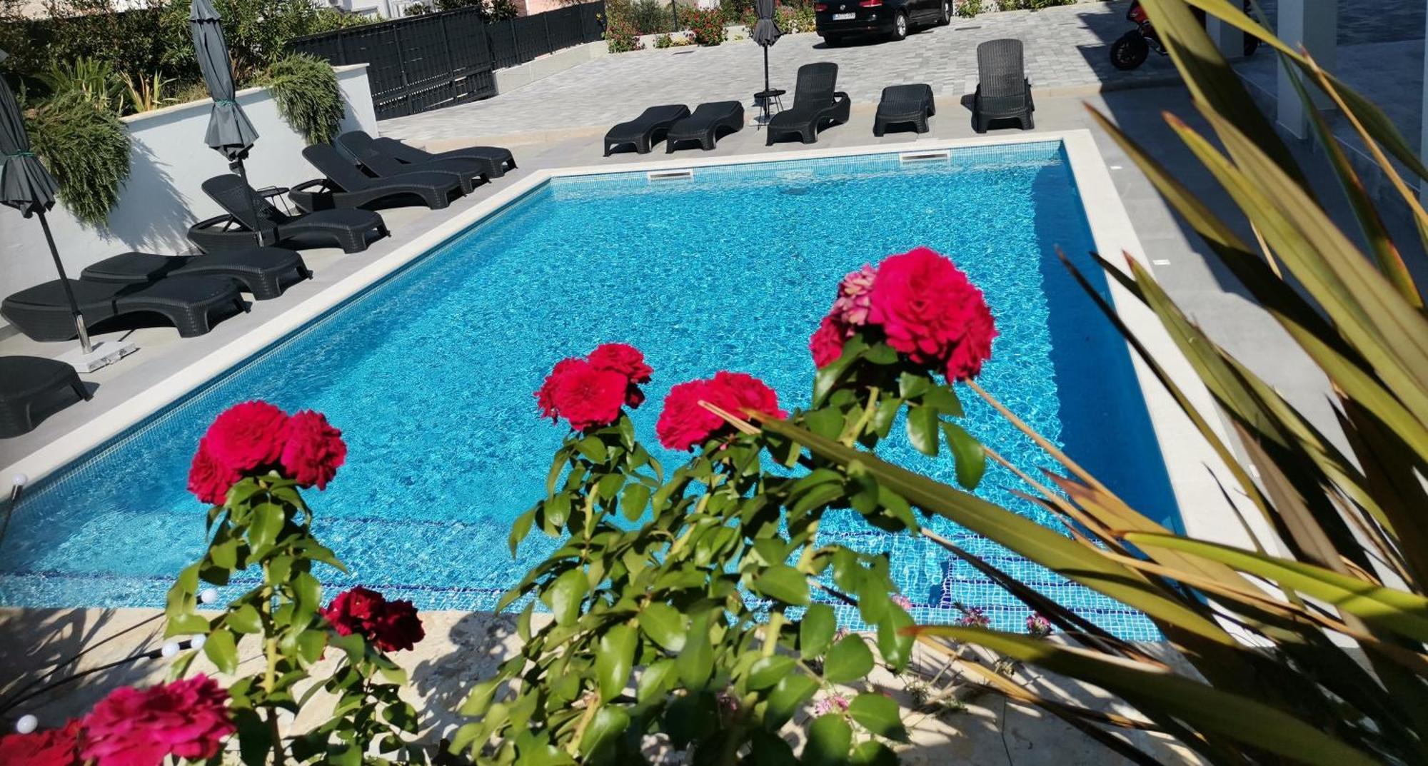 Villa Barbara & Zoran With Heated Swimming Pool Seget Vranjica Exterior photo
