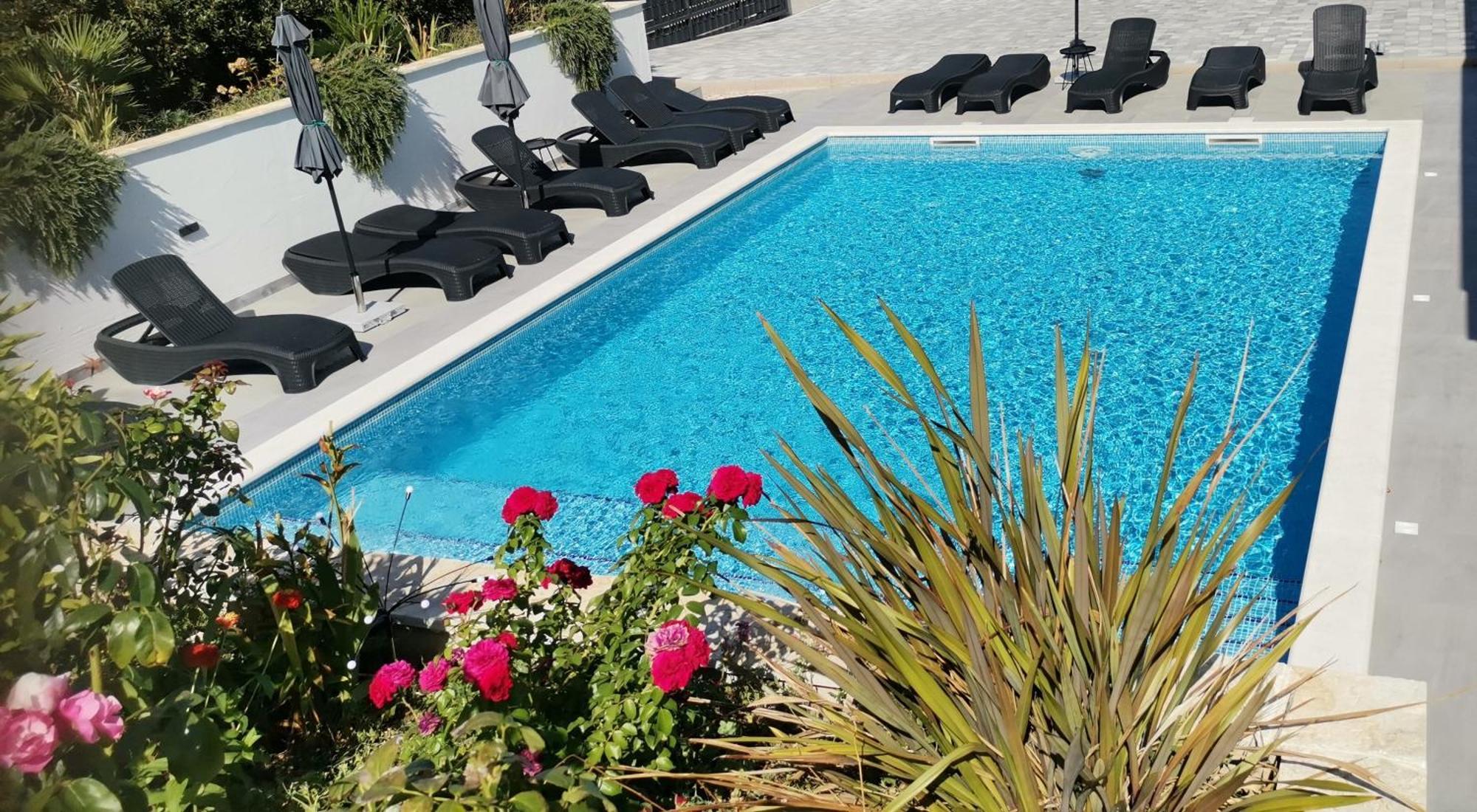 Villa Barbara & Zoran With Heated Swimming Pool Seget Vranjica Exterior photo