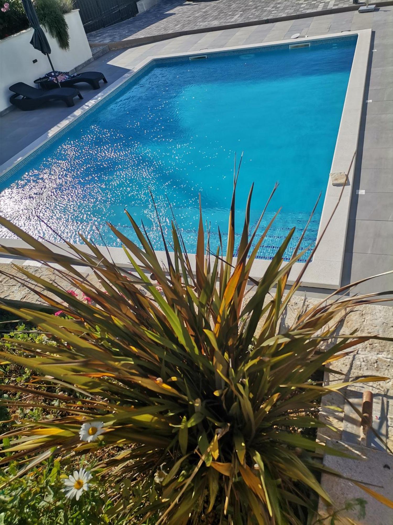 Villa Barbara & Zoran With Heated Swimming Pool Seget Vranjica Exterior photo